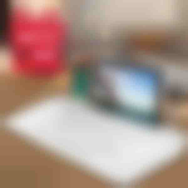 Daudzfunkcionāls rakstāmgalda organizators + BEZMAKSAS melns marķieris | DESKNOTE